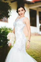 Robe de mariée à plumes